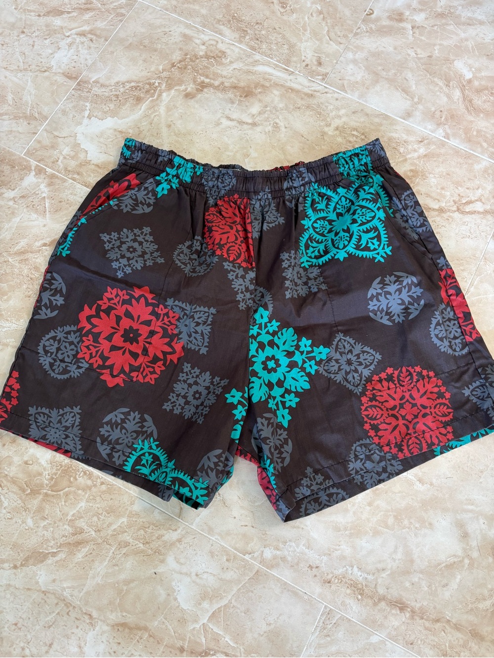 vintage Hawaiian quilt print pull on shorts
